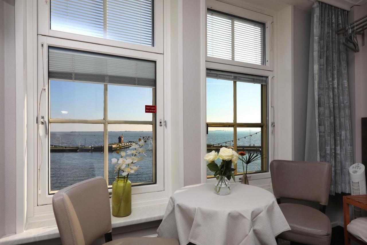 Cafe Restaurant Den Hogen Hotel 2*